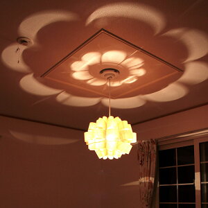 【寝室の雰囲気を模様替え】影を楽しめる、おしゃれな天井照明は？