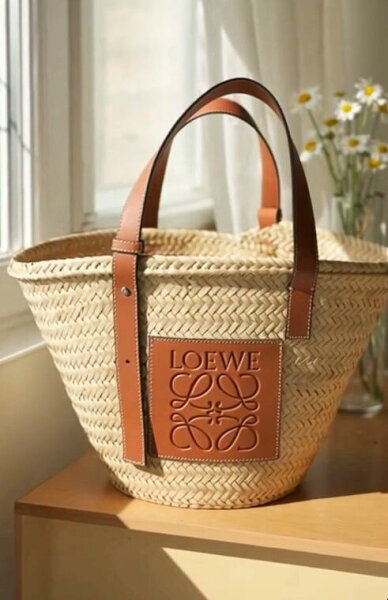 【10000円割引券】2026春夏 ロエベ  LOEWE クラシック バスケット ラージ（ヤシの葉&カーフ）【ナチュラル/タン 】レディース ミディアム M ラフィア レザー カゴバッグ バスケット トート 鞄　ギフト 記念日 プレゼント 大人気 母の日 敬老の日 彼女 誕生日 デパコス 誕プレ