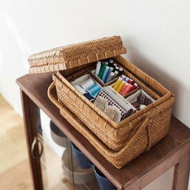 [楽天1位] ワンハンドル ラタン 重箱風 裁縫箱 バスケット | 幅30cm 奥行22cm 高さ22cm (取っ手含まず) | 裁縫 ふた付き 取手付 コスメ ネイル 仕切り スクエア レトロ モダン 布張り 小物収納 片づけ