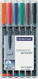 ステッドラー　ルモカラー細書きF（線幅0.6mm） 油性ペン6色セット 318WP6 レッド、ブルー、オレンジ、グリーン、ブラウン、ブラック レッド、ブルー、オレンジ、グリーン、ブラウン、ブラック ステッドラーボックス入り （ISO554）ドイツ製 STAEDTLER