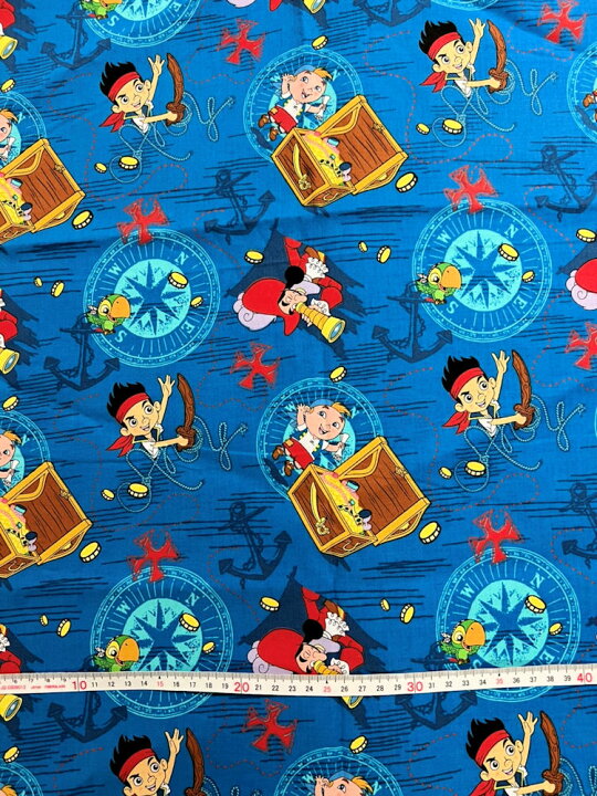 楽天市場 1 2日以内に発送 ディズニー Disney ジェイク 海賊 パイレーツ ジェイクとネバーランドのかいぞくたち ネイビー 青 ブルー コットン 綿 生地 布 布地 手芸 素材 工作 手作り マスク バッグ 趣味 子供 保育園 幼稚園 小学校 男子 男児 男の子 キャラクター