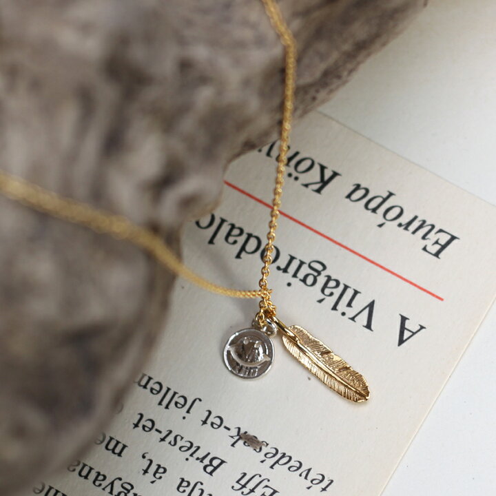 楽天市場 有名デザイナーが手掛けた国産ブランド Amp Japan アンプジャパン ゴールドフェザーネックレス 14ah 146 Ampjapan アンプ フェザー ネックレス アンティーク メンズ レディース ブランド 人気 芸能人 着用 愛用 羽根 シンプル 小さめ 日本製 国産 スマイル