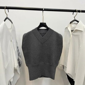 ニットベスト レディース トップス Vネック ノースリーブ フレンチスリーブ チョッキ ジレ 前開き ボタン なし 伸縮性 ストレッチ 薄手 レイヤード 重ね着 シンプル 無地 カジュアル 部屋着 普段使い 着痩せ 細見え 体型カバー 大きいサイズ 春夏