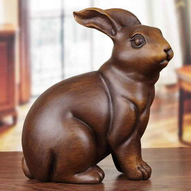 置物 うさぎ 木製 彫刻 工芸品 かわいい インテリア 飾り物 木彫り 兎 干支 縁起物 リビング 玄関 卓上 オブジェ 装飾品 ナチュラル 雑貨 おしゃれ 天然木 癒やし ラッキーアイテム 工芸 彫像 ウッドクラフト 手作り プレゼント 飾り 木製置物