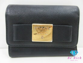 プラダ 三つ折り 財布 サフィアーノ レザー ブラック 黒 PRADA リボン コンパクト ウォレット レディース 【中古】【送料無料】 bs4267