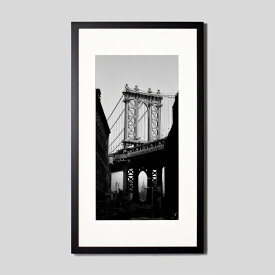 IGREBOW ニューヨーク ブルックリン ダンボ地区から見たマンハッタンブリッジ ビッグサイズ｜アイグレボウ インテリアフォト ピクチャーアート 写真 スタイリッシュ モダン モノクローム モノクロ
