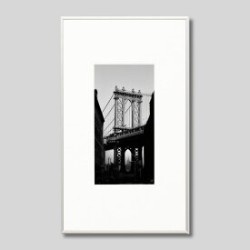 IGREBOW ニューヨーク ブルックリン ダンボ地区から見たマンハッタンブリッジ｜アイグレボウ インテリアフォト ピクチャーアート 写真 スタイリッシュ モダン モノクローム モノクロ