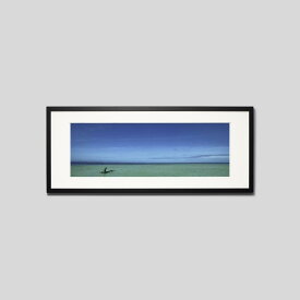 IGREBOW ニューカレドニア グランデール島ポイプ 遠浅のビーチに1本の流木｜アイグレボウ インテリアフォト ピクチャーアート 写真 スタイリッシュ モダン カラー写真 カラーピクチャー ビッグサイズ