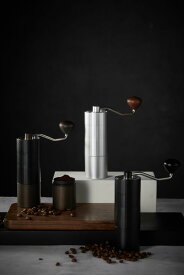 コーヒーミル　手動コーヒーミル 手挽きコーヒー 手動 携帯 アウトドア キャンプ 水洗い可能　軽量　S01