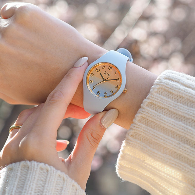 [公式] アイスウォッチ 腕時計 レディース 時計 アナログ 防水 時計 ice watch - ICE horizon - アイス ホライズン  コレクション（全6種類） おしゃれ ファッション 見やすい シリコンバンド グラデーション スモール 40mm かわいい 白 |