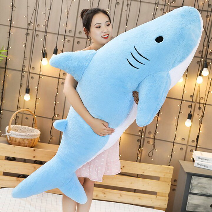 楽天市場 サメ ぬいぐるみ 50cm ホオジロザメアニマルクッション ビッグサイズ 50cm 海洋生物 鮫 キッズ雑貨 子供 プレゼントぬいぐるみプレゼント お誕生日 手触りふわふわ 動物ぬいぐるみ 抱き枕 サメ ピンク グレー ブルー おもちゃ 玩具 ゆるかわ 巨大 ぬいぐるみ