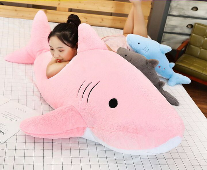 楽天市場 サメ ぬいぐるみ ホオジロザメ 150cm アニマルクッション ビッグサイズ 海洋生物 鮫 キッズ雑貨 子供 プレゼントぬいぐるみプレゼント お誕生日 手触りふわふわ 動物ぬいぐるみ 抱き枕 サメ ピンク グレー ブルー おもちゃ 玩具 かわいい ゆるかわ 巨大