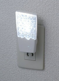 ELPA｜エルパ LED付センサーライト ホワイト PM-L112(W) [白色 /コンセント式][PML112W]