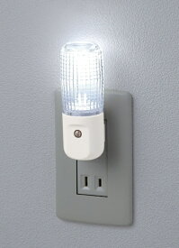 ELPA｜エルパ LEDセンサー付ライト ホワイト PM-L100(W) [白色 /コンセント式][PML100W]
