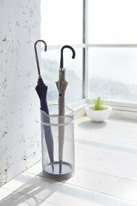 �R����ƁbYamazaki 07927 �P���ă��E���h���b�V���@�u���b�N(UmBRella Stand Round Mesh BK) �V���o�[[7927]