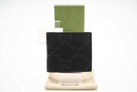 ☆安心の3大保証☆ Aランク ≪GUCCI グッチ/二つ折り財布≫ 625555 GGエンボス レザー コンパクトウォレット ブラック 未使用品 送料無料【中古】