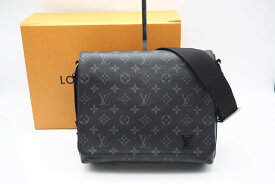 ☆安心の3大保証☆ Aランク ≪LOUIS VUITTON ルイ ヴィトン/ショルダーバッグ≫ M45272 モノグラム エクリプス ディストリクト PM NV2 ブラック グレー【中古】