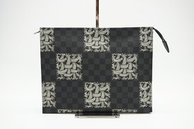 ★3日以内返品可★ 美品 LOUIS VUITTON ルイ・ヴィトン グラフィット ポシェット ヴォワヤージュ クリストファーネメス N61234 クラッチバッグ グレー ホワイト コーティングキャンバス メンズ【中古】