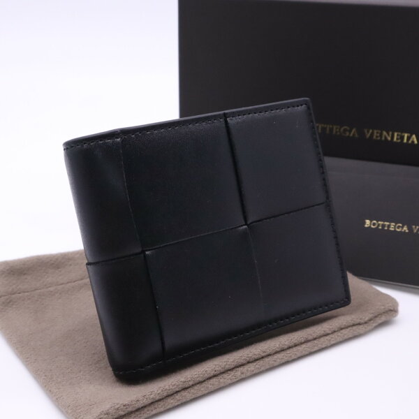 ★3日以内返品可★ 未使用 BOTTEGAVENETA ボッテガヴェネタ カセット マキシイントレチャート レザー コンパクトウォレット ブラック 743004 二つ折り財布 ブラック カーフレザー メンズ【中古】