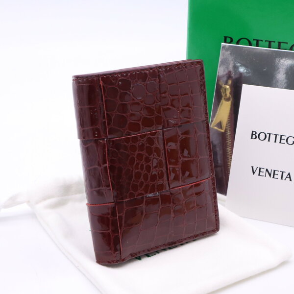 ★3日以内返品可★ 美品 BOTTEGAVENETA ボッテガヴェネタ カセット クロコ型押し コンパクトウォレット 706010 二つ折り財布 ボルドー カーフレザー レディース【中古】