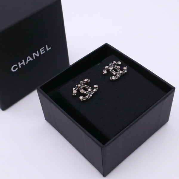 ★3日以内返品可★ 美品 CHANEL シャネル ココマーク ピアス ブラック 13P マメ有 - ピアス シルバー SP レディース【中古】