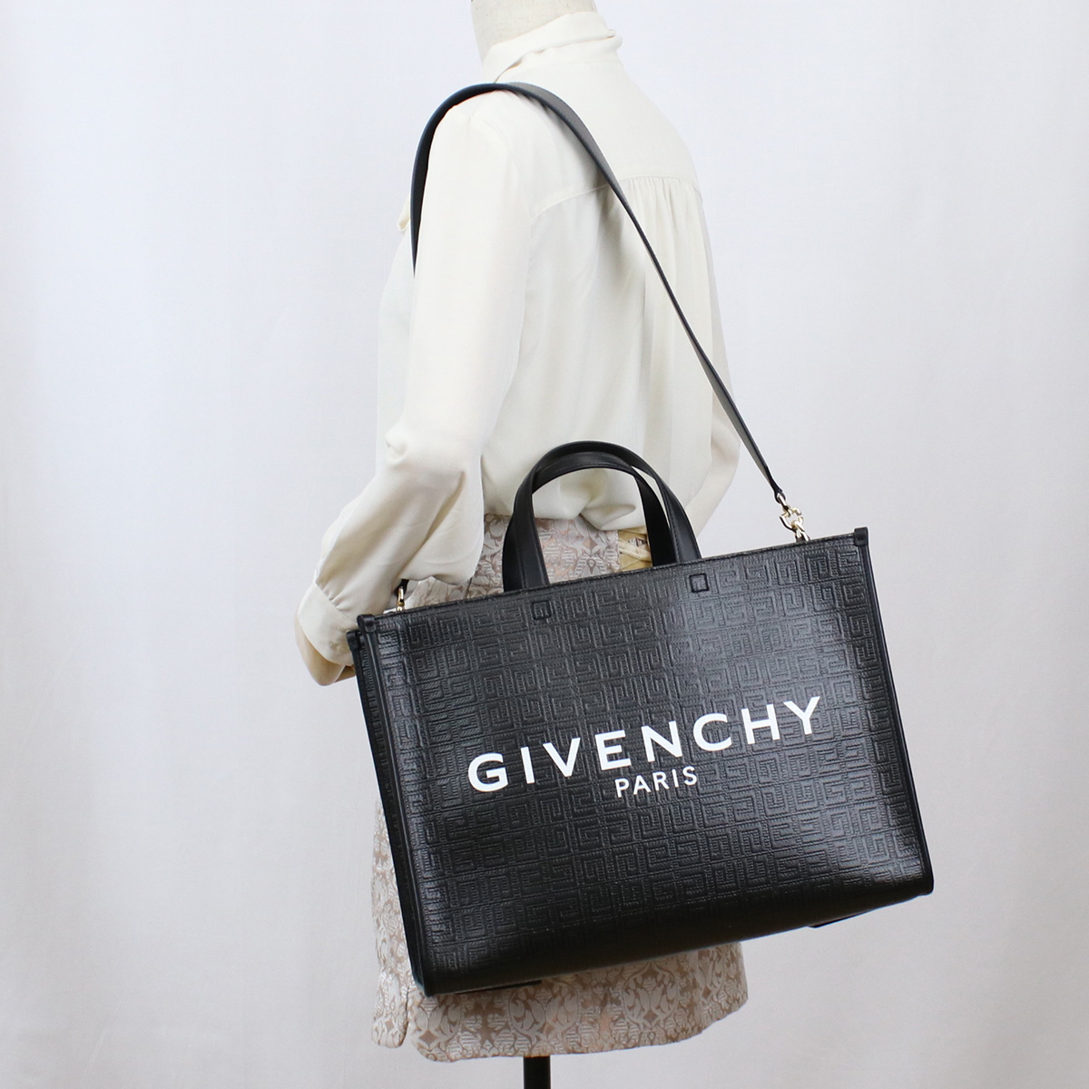 桜の花びら(厚みあり) Givenchy ジバンシー トートバッグ ブラック