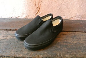 ���yVANS�z�o���Y���o���Y �N���V�b�N �X���b�|�� Classic Slip-On VN000EYEBKA�X�j�[�J�[BLACK/BLACK