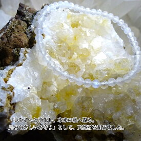 ●「心をそっと浄化し、本来の私へ還る。月のやさしいお守り」として、天然石を組みました●ムーンストーン　ブレスレット　メンズ　レディース　パワーストーン　ブルームーンストーン●天然石、4mm、カット、小さめ浄化用、さざれ石をプレゼント中