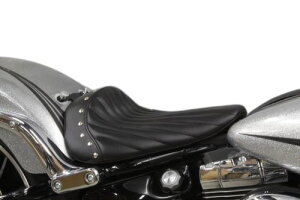 スタッド付きシングルシート(バーチカル) ガレージT&F ソフテイルブレイクアウト(FXSB)13〜17年