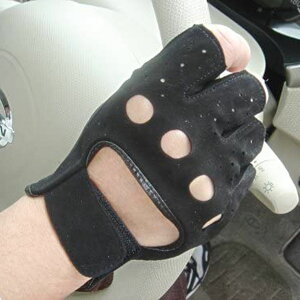 ◆サンクス ドライビング グローブ カーグローブ 鹿革 スウェード調 半指タイプ E90鹿革のもつ吸湿性と耐久性に優れ、しなやかな質感を保ちます。 プレゼント