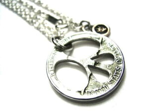 yVIVIFY KXzVIVIFY rrt@C lbNX Vo[ Skull Peace Mark Half Dollar necklace