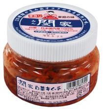 韓国伝統製法（全工程手作り）の本格キムチです。国内産契約栽培の白菜を中心に２２種類の材料をバランスよく入れ、辛さの中に甘みと深いコクのあるキムチです。 【冷蔵】みん家白菜キムチ 250ｇ ムソー muso