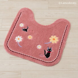 魔女の宅急便 トイレマット 約60×60cm「花さんぽ」 ピンク 単品販売 [ ジブリ キャラクターグッズ jiji ジジ クロネコ 黒猫 キャラ グッズ おしゃれ かわいい 大人 可愛い トイレタリー トイレトレーニング 洗えるマット 滑り止め加工 センコー SENKO ]22SS