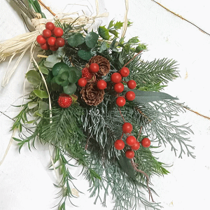 クリスマス・ミニスワッグドライリース・クリスマススワッグ玄関リース・クリスマス・リース・ヒバヒバのリース・外玄関のリース・木の実のリース