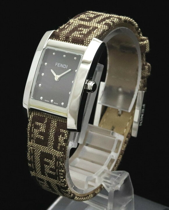 104 FENDI フェンディ時計 レディース腕時計 ズッカ柄 ベージュ 人気  