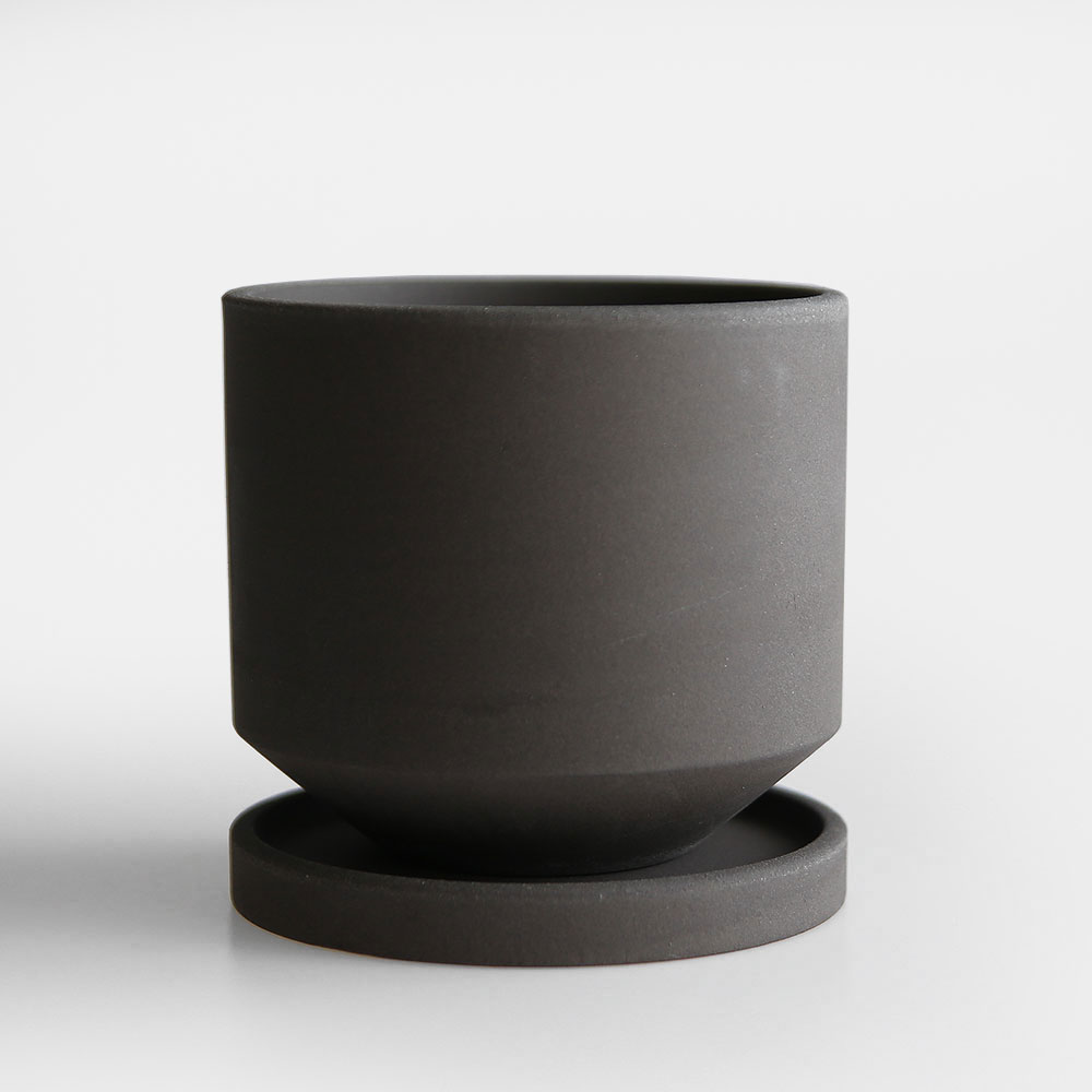 鉢と水受け皿が同じサイズでデザインされたプランター BULBOUS.[バルバス] / STRAIGHT L(Black)【プランター/植木鉢/フラワーポット/moton/ONS/オンズ】[113756