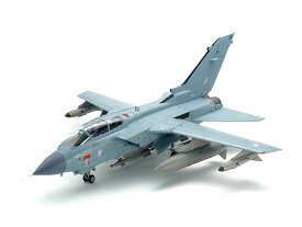イタレリ スケール特別企画 1/32 トーネード GR.4 (パイロット人形付き) 【25425】 (プラモデル)