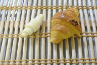 敷島製パン　冷凍生地　ミニおさつクロワッサンa　24g×240個　【パスコ・クロワッサン・さつまいも・冷…