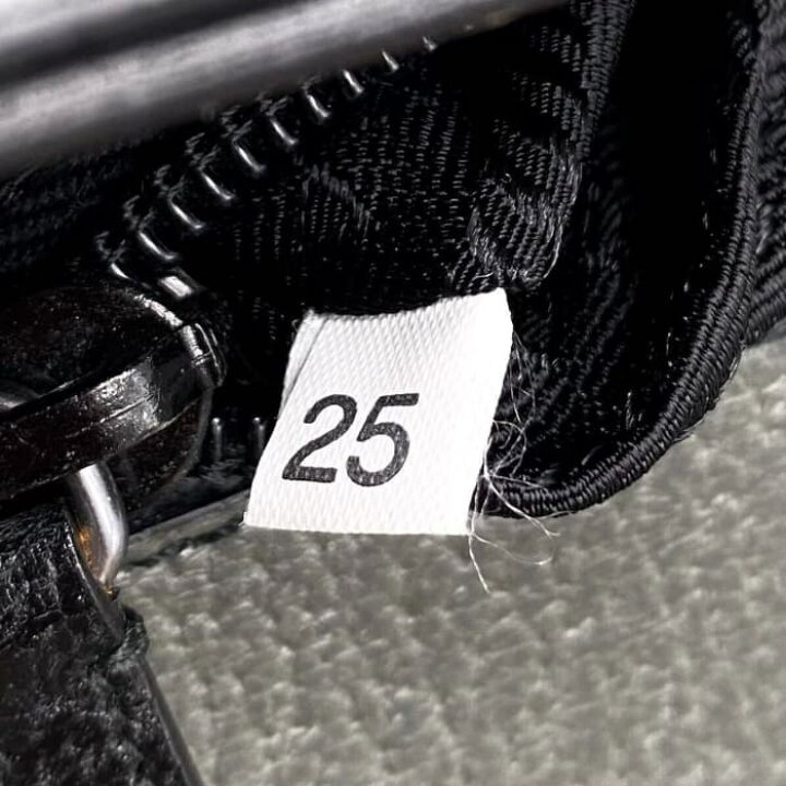 楽天市場】【中古】 PRADA プラダ バイカラー 三角ロゴ プレート 
