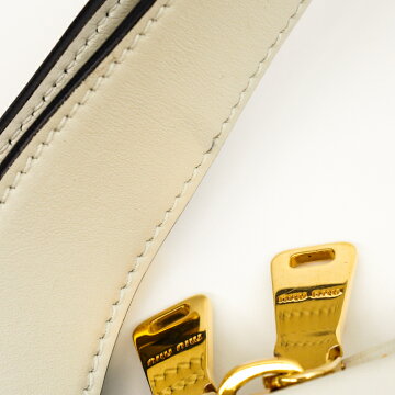 ãã»ã¼æ°åãMiuMiuãã¥ã¦ãã¥ã¦ãã¼ãã¼ããã°RR1917ã½ããã¬ã¶ã¼(SOFTCARF)ã¬ãã£ã¼ã¹ããã°ã·ã§ã«ãã¼ããã°ãä¸å¤ã