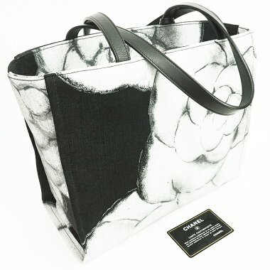 【中古】【未使用品・新古品】シャネルミディアムプリントショッピングトートCCチャーム付き2016秋冬カメリアA91421【トートバッグ】