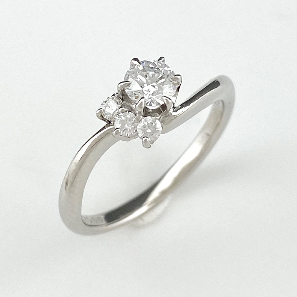 新品最新作 ダイヤモンド デザインリング プラチナ 指輪 メレダイヤ