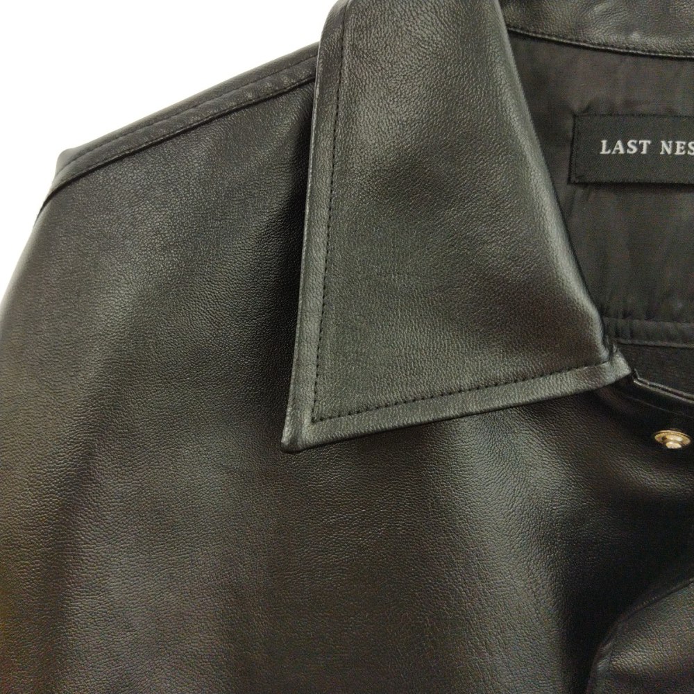 LAST NEST(ラスト ネスト)22SS embroidered leather shirts フェイクレザー ロゴ刺繍 半袖シャツ  ブラック【中古】【程度A】【カラーブラック】【オンライン限定商品】 | ブランド買取・販売　BRING