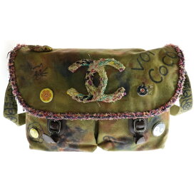CHANEL(シャネル) ココマーク グラフィティ エンブロイダリー 20番台 ペイント加工キャンバスメッセンジャーバッグ ショルダーバッグ カーキ【中古】【程度B】【カラーグリーン】【取扱店舗BRING：RED新宿東口店】