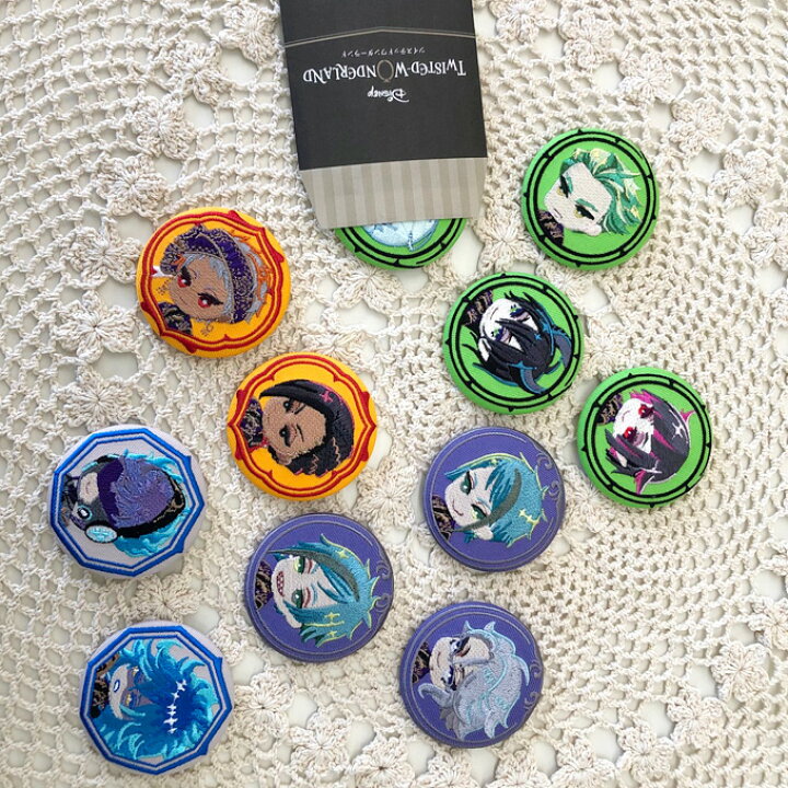 楽天市場 ディズニー ツイステッドワンダーランド 刺繍缶バッジ2 アクセサリー キャラクター グッズバッジ バッチ ブローチ 刺繍 かわいい かっこいい ツイステ 楽天 コレクション オクタヴィネル スカラビア イグニハイド ディアソムニア Disneyzone アップリケ