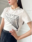 【送料無料】2024春夏 レディース『Adonisis（アドニシス）』3Dロゴ コットンTシャツ【ホワイト】毎シーズン人気の'LOVE'シリーズのロゴTシャツ！！