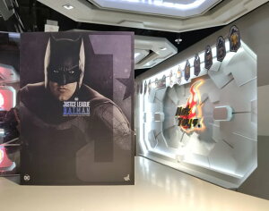 uViE݌Ɂv zbggCY MMS456 wWXeBXE[Oxobg} Justice League Batman 1/6 tBMA ({[iXANZT[t)