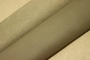ライトグレー 241ds クロム革 牛革 イタリア レザー 弱シュリンク加工 はぎれ 一枚革 レザークラフト 革 皮 本革 diy 生地 材料