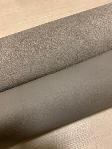 ライトグレー 233ds クロム革 牛革 イタリア レザー 弱シュリンク加工 はぎれ 一枚革 レザークラフト 革 皮 本革 diy 生地 材料
