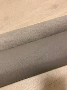 ライトグレー 237ds クロム革 牛革 イタリア レザー 弱シュリンク加工 はぎれ 一枚革 レザークラフト 革 皮 本革 diy 生地 材料